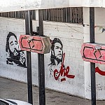 Ernesto « Che » Guevara et  Fidel Alejandro Castro Ruz. שני דמוקטטורים על קיר
